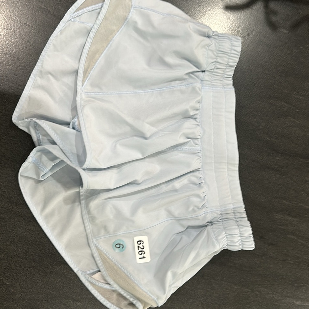 (6261) LULULEMON Hotty Hot High-Rise Lined Short 2.5" in Sz 6 *Loved *Blue linen - Picture 4 of 8